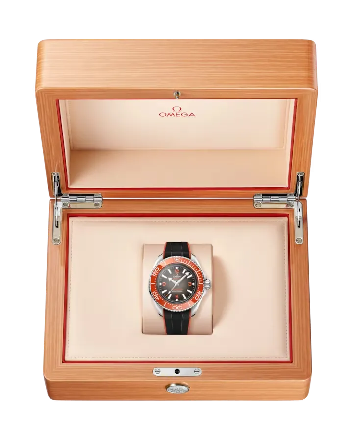 OMEGA- SEAMASTER
PLANET OCEAN 6000M
45.5 MM, O‑MEGASTEEL ON RUBBER STRAP
215.32.46.21.06.001